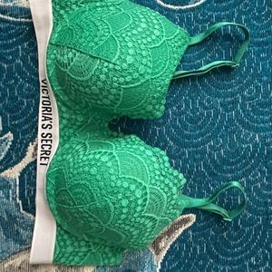 Victoria secrets Demi bra